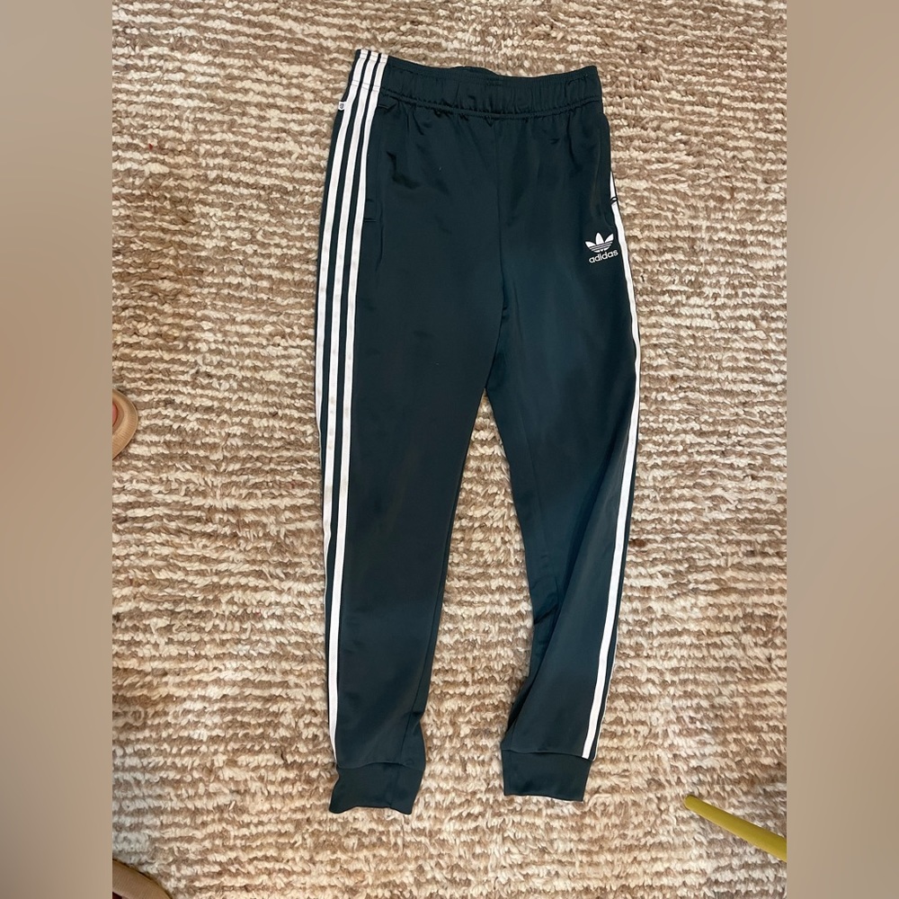 Adidas green track pants, zipper pockets, drawstring, size L Youth